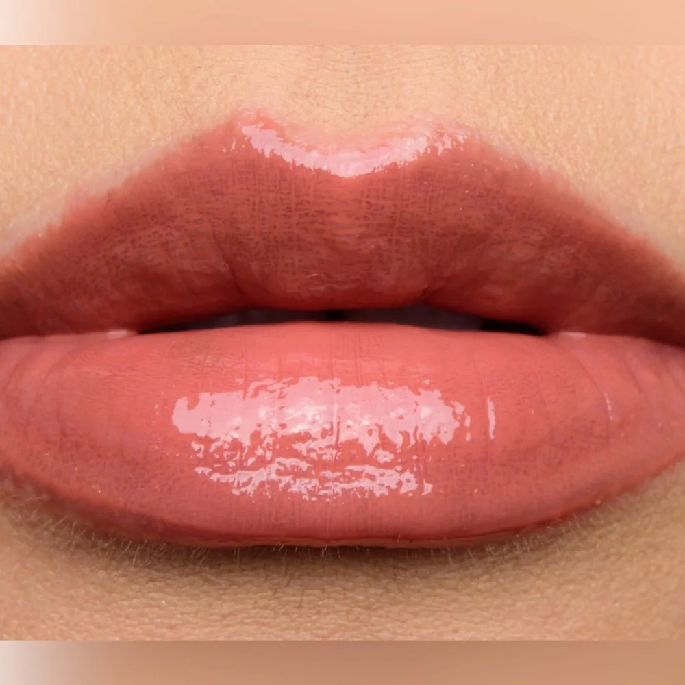 MAC SPICE LIPGLASS. NEW IN BOX.